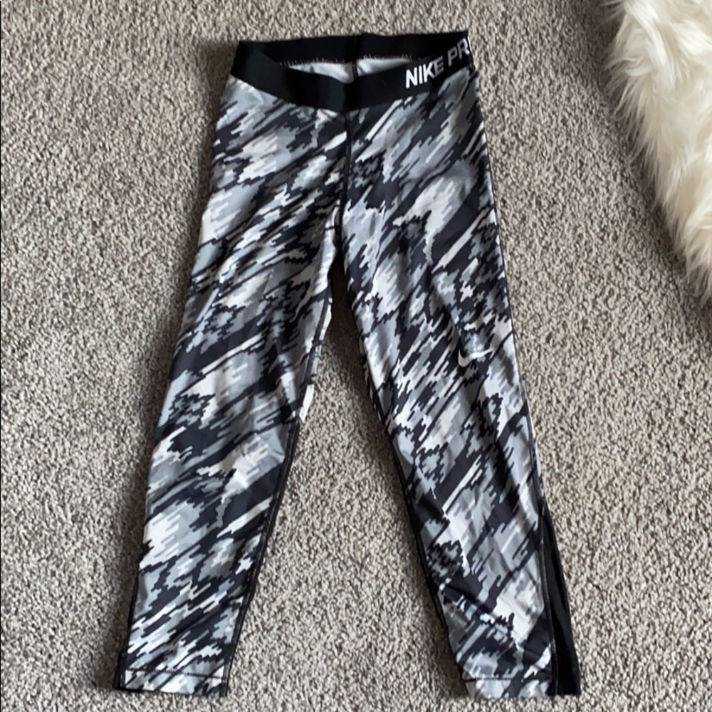 Nike pro workout capris